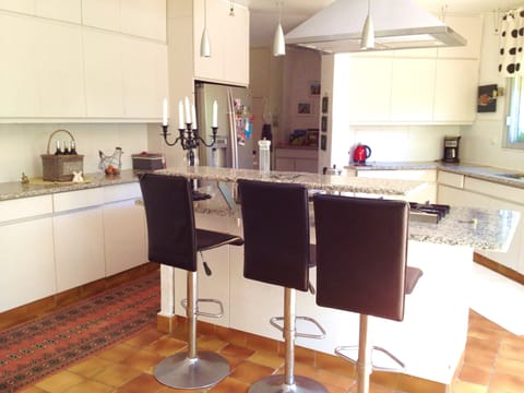 kitchen, laundy room at back