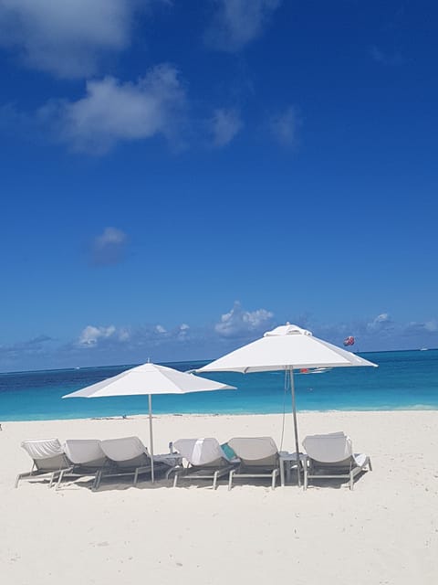 Beach nearby, sun loungers, beach towels