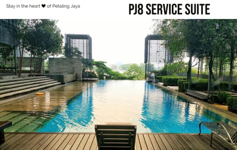 PJ8 Service Suite - infinity Swimming pool