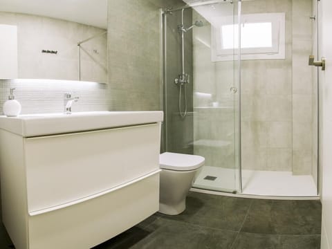Bathroom | Bathtub, hair dryer, towels