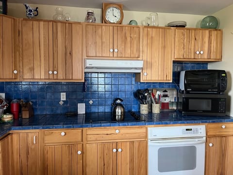 TILED KITCHEN WITH COOK TOP AND OVEN, MICRO WAVE 