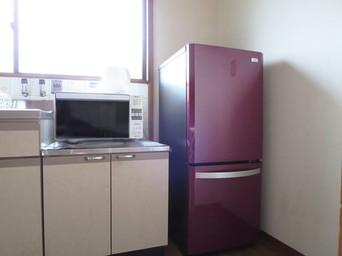 Fridge, microwave, electric kettle, cookware/dishes/utensils