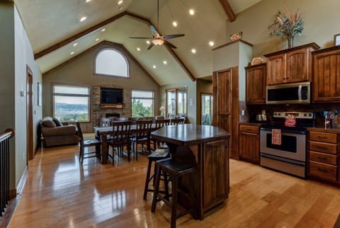 Welcome! Open Living Area - Make Lake View Lodge Your Home Away From Home