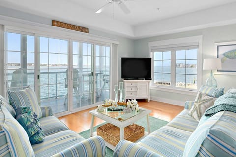 Comfortable Living Area with Grand Views; as breathtaking as being on a cruise ship!