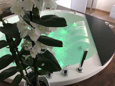 Indoor spa tub