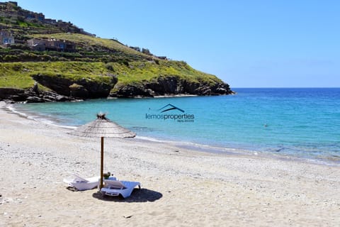 Beach nearby, sun loungers, beach towels