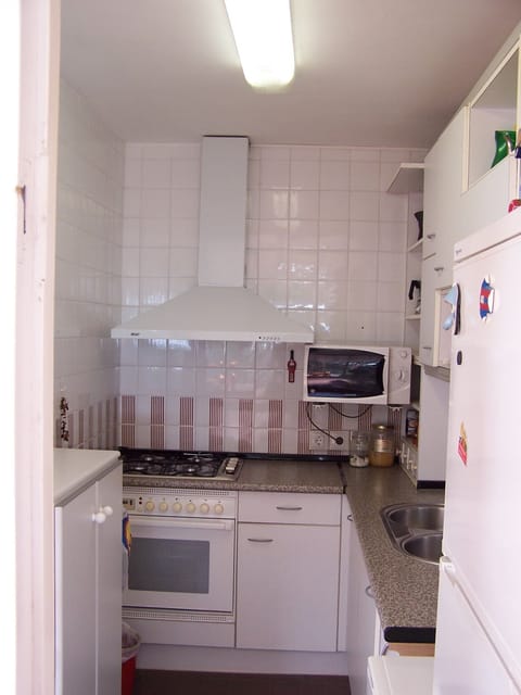 Fridge, microwave, oven, coffee/tea maker