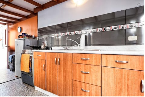 Private kitchen | Fridge, microwave, oven, stovetop