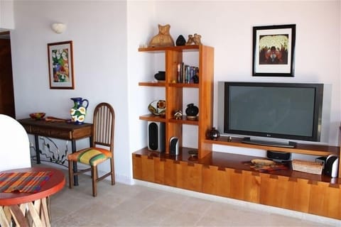 Flat Screen TV plus DVD/CD player