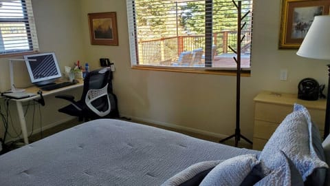 4 bedrooms, in-room safe, desk, iron/ironing board