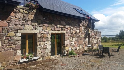 West side entry to kitchen and dinning area downstairs 40 sqr meters