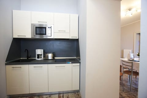 Fridge, microwave, dishwasher, coffee/tea maker