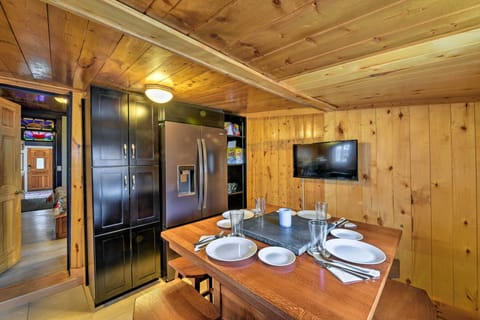 Dining Space | Dishware/Flatware