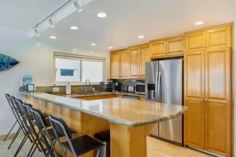 Unit 1 Kitchen Bar Area with bar stools