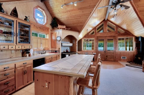 Island is perfect for entertaining while preparing meals or drinks.