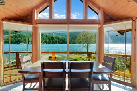 Seating for 7-8 in the sun porch.  3 Sliding glass doors on sides and front.