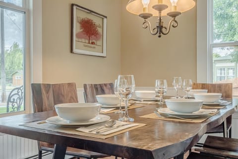 Tuck into takeout, plan tomorrow’s hike, or open a second bottle—this table pulls its weight.