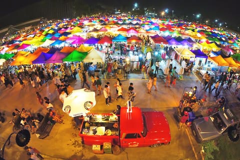 Night market can go within 2min by bike -taxi