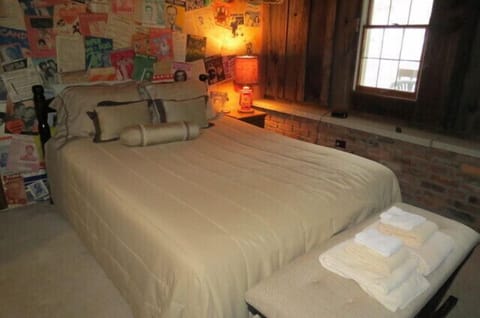 Upstairs Bedroom with Queen Bed, 2nd Level