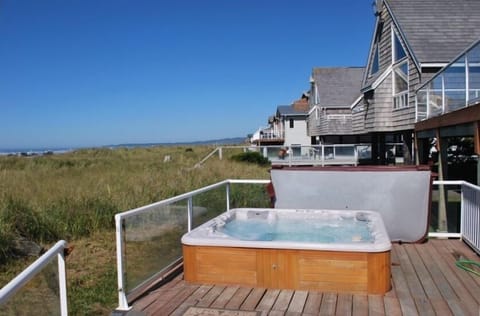The private hot tub is between the house and the ocean.