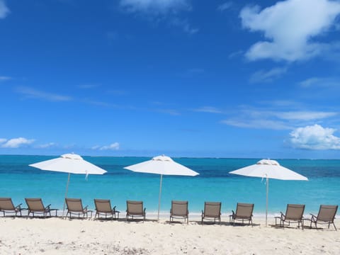 Beach nearby, sun loungers, beach towels