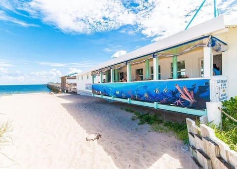 Beach nearby, sun loungers, beach towels