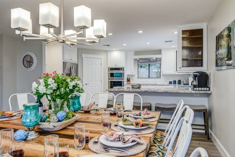 Dining for 14 people and Kitchen Bar Seating for 5