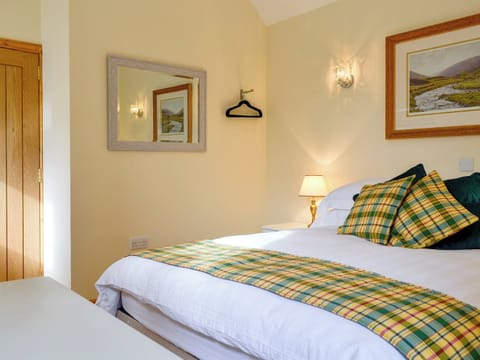 Relaxing bedroom with kingsize bed | The Old Inverchroskie Kennels - Inverchroskie, Enochdhu, near Pitlochry