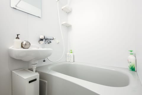 Bathroom with bath North Cottage| Short term stay|| best family stays in Tokyo | Tokyo Family Stays|