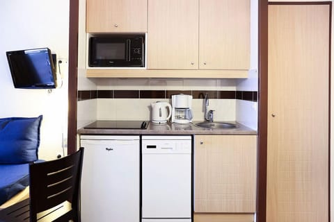 Fridge, microwave, dishwasher, coffee/tea maker