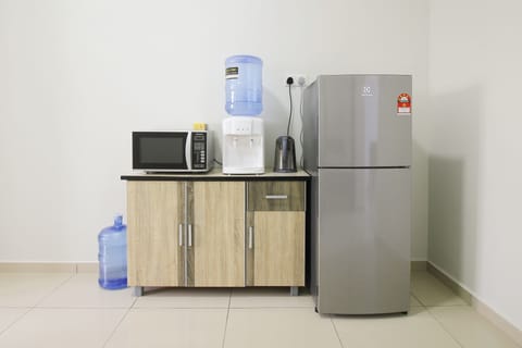 Fridge, microwave, electric kettle, cookware/dishes/utensils