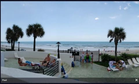 Beach nearby, sun loungers, beach towels