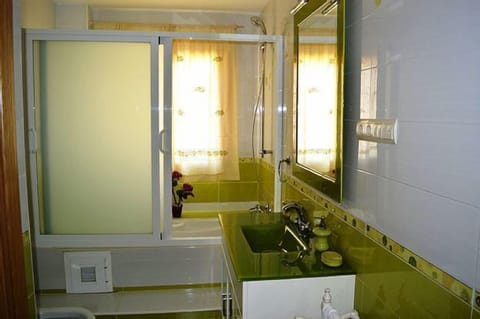 Bathtub, jetted tub, hair dryer, towels