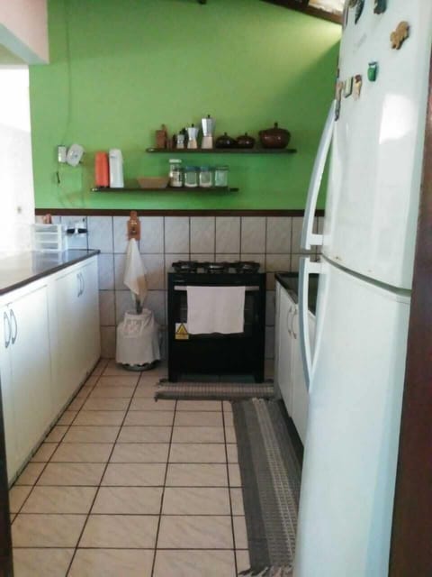 Fridge, oven, stovetop, coffee/tea maker