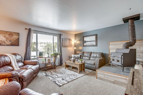 Kittredge Vacation Rental | 3BR | 2BA | 1,450 Sq Ft | Stairs Required