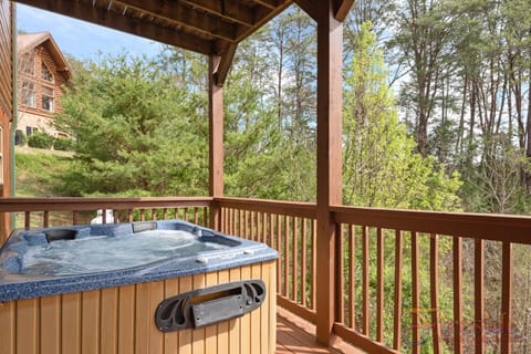 Log Cabin in the Smoky Mountains "Amazing Grace" - Hot tub