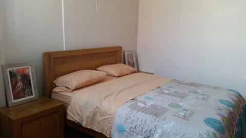 2 bedrooms, iron/ironing board, internet, wheelchair access