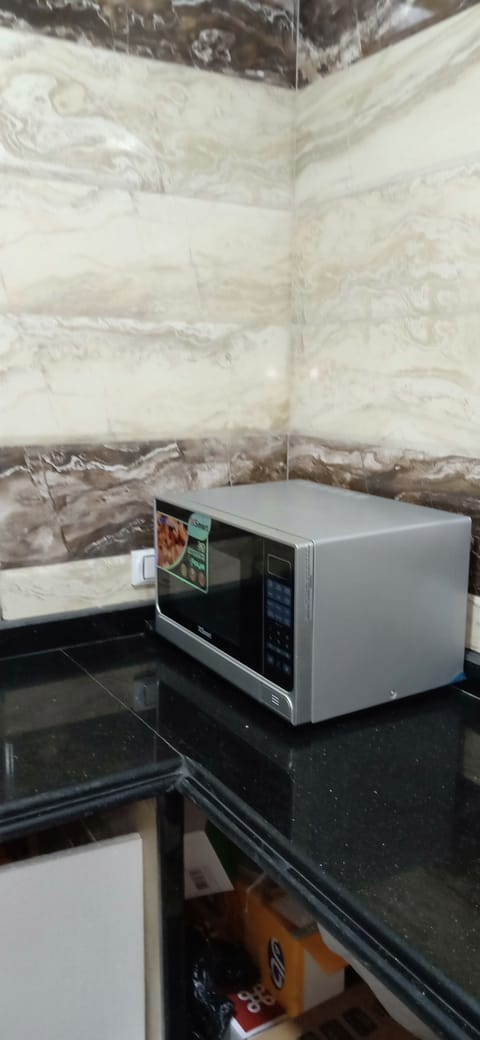 Microwave, dishwasher, electric kettle, toaster