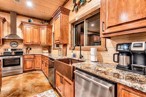 The fully equipped kitchen!