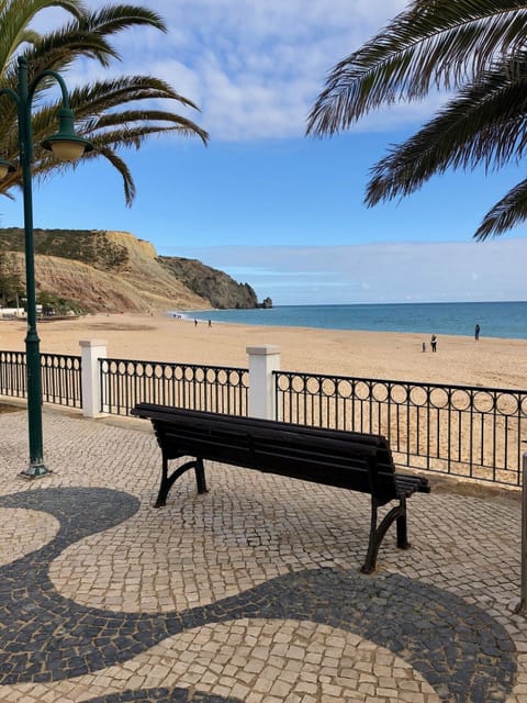 Beach nearby, sun loungers, beach towels