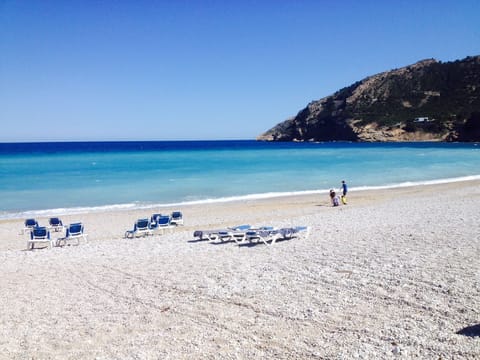 Beach nearby, sun loungers, beach towels