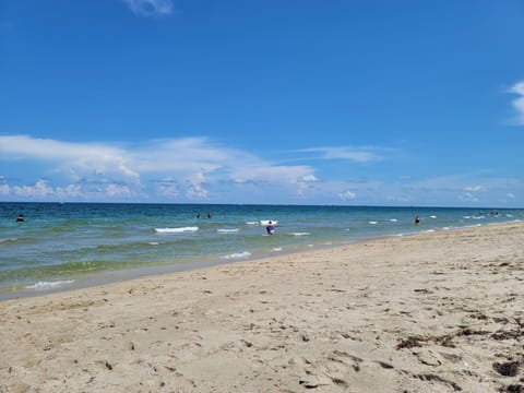 Beach nearby, sun loungers, beach towels