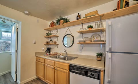 Kitchen | Trash Bags & Paper Towels