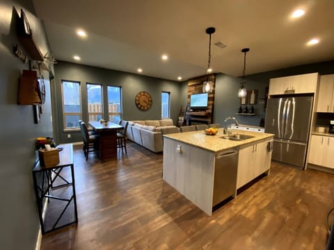 Open kitchen/living/dining area so everyone can be together even while cooking!