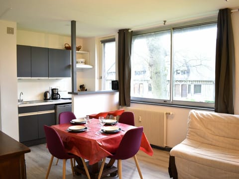 Table, Furniture, Property, Window, Wood, Chair, Building, Interior Design, Flooring, Floor