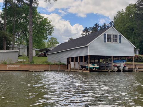 8 bedroom, 4.5 Bath Lake Front Home with Boathouse. Sleeps 18 House in Lake Gaston