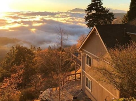 Casa Pacifica-Your retreat above the Clouds.