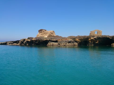 Beach nearby, sun loungers, beach towels