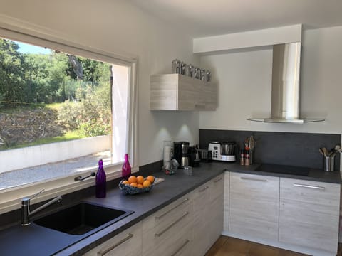 Fully equipped kitchen Nespresso coffee maker and filter - toaster-  kettle