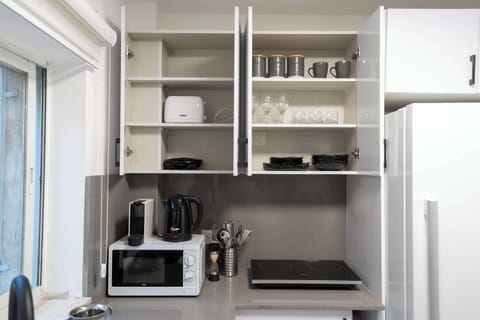 Fridge, microwave, stovetop, coffee/tea maker